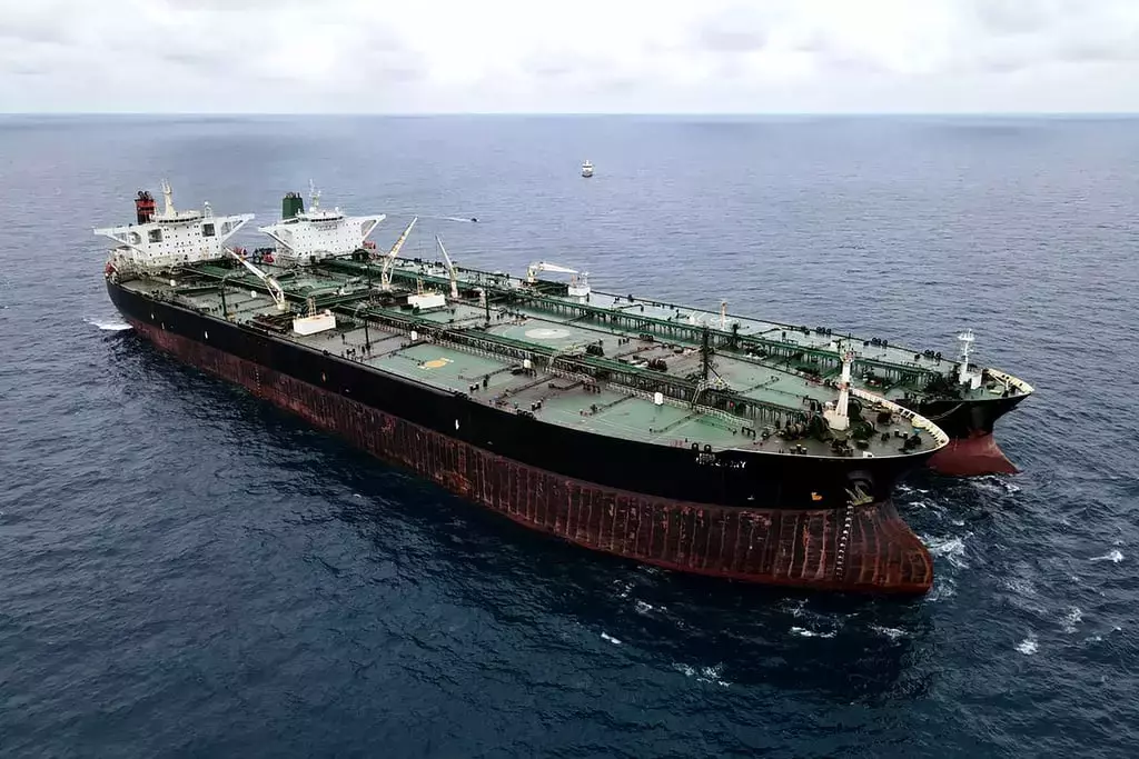 Russia’s Oil Export Strategy: Reflagging Tankers to Navigate US and UK Sanctions