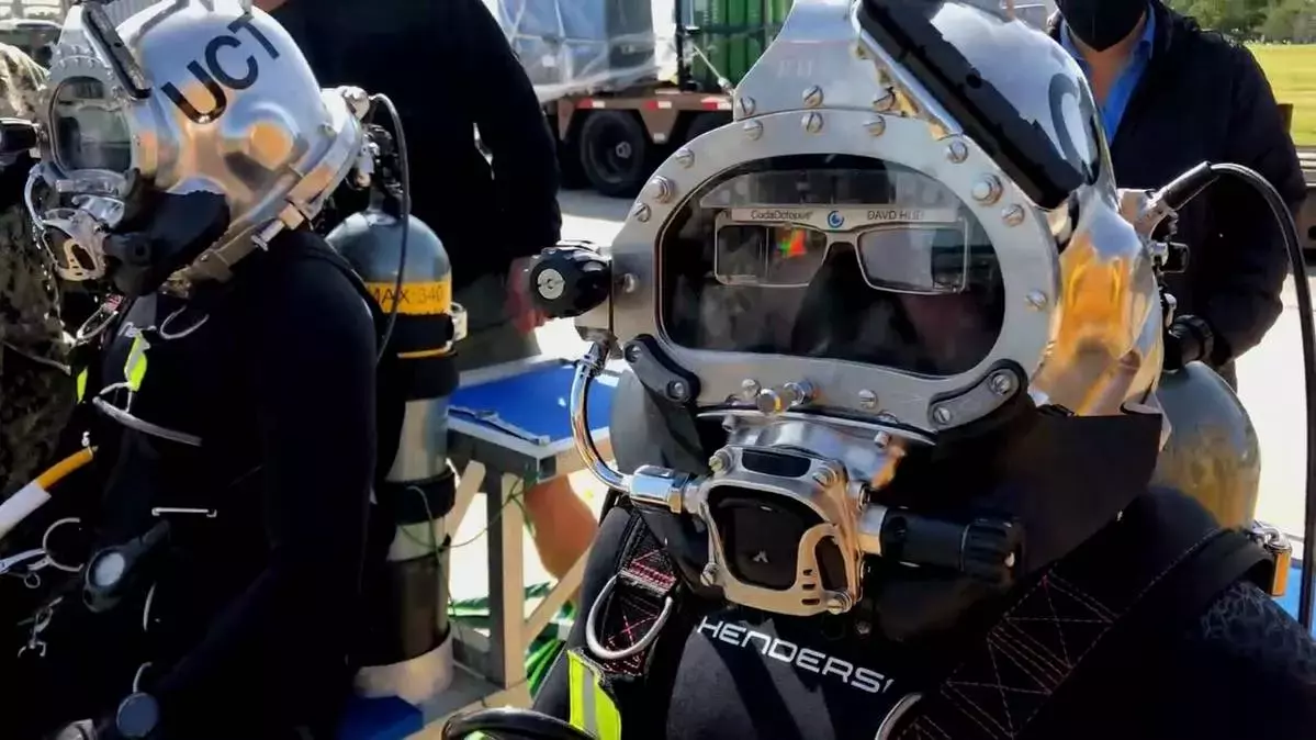 “US Navy Enhances Diving Operations with Augmented Vision Display Technology”