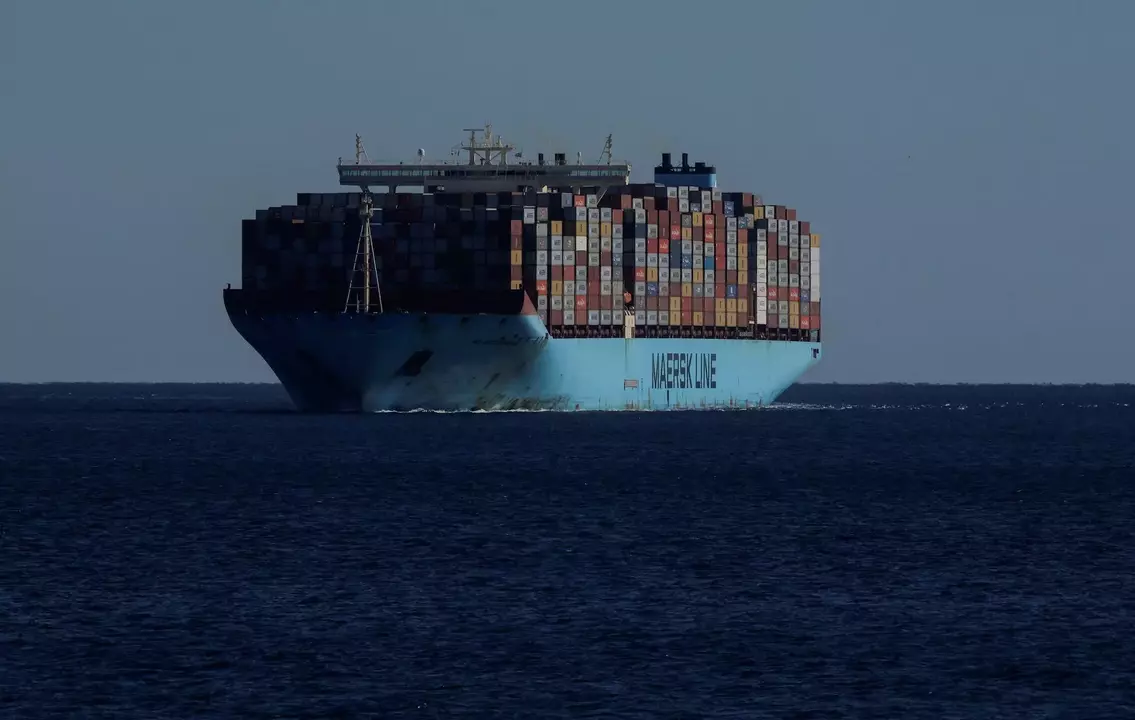 “Red Sea Shipping Routes Remain Uncertain for Maersk and Hapag-Lloyd Amid Ongoing Concerns”