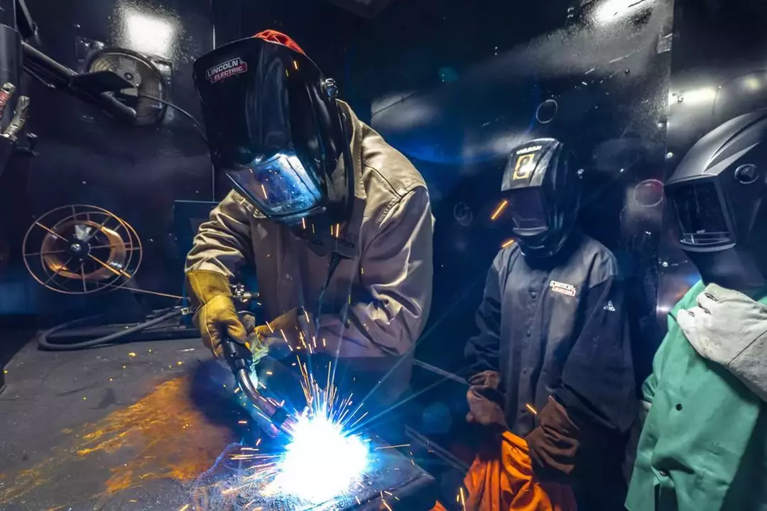 “Anchoring the Future: Maritime Welding Scholarships Now Open for 2025 Applications”