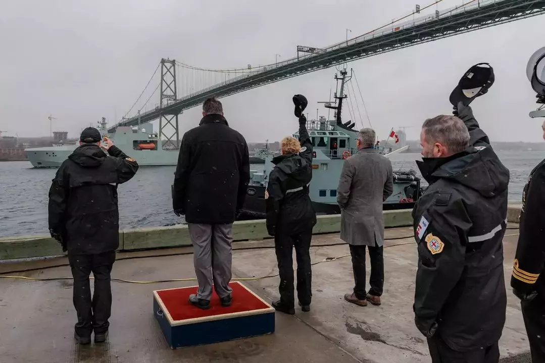 “Royal Canadian Navy Embarks on Historic Antarctic Expedition: A Maritime Milestone”