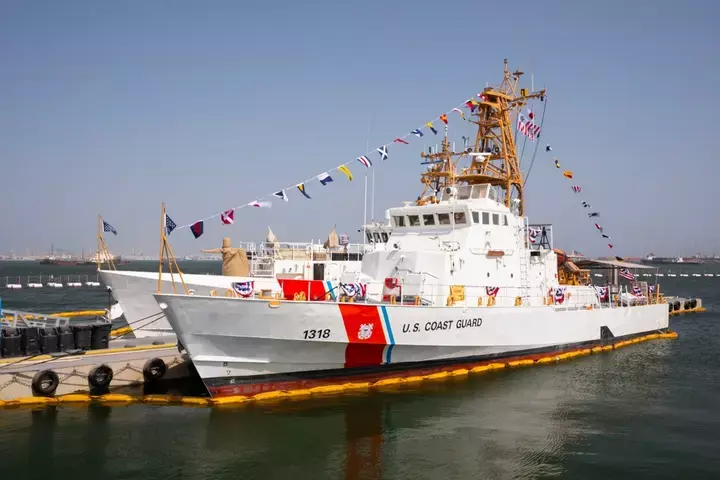 USCG Responds to Grounding of Bulk Carrier in Delaware River