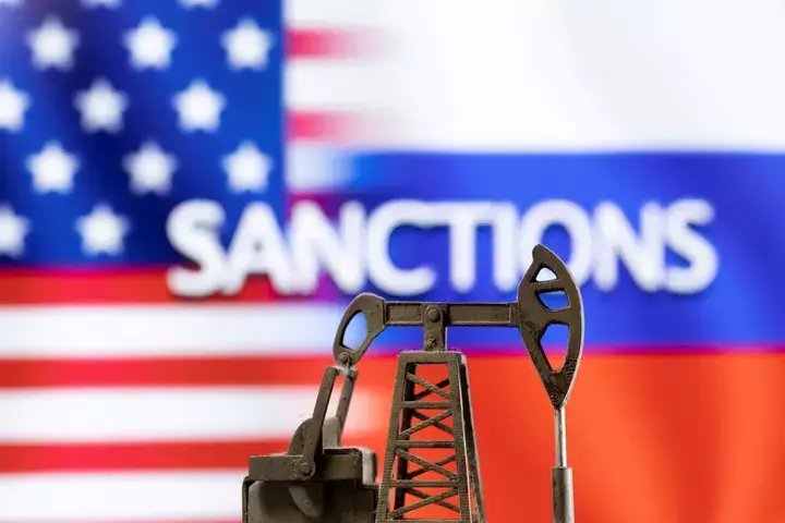 US Slaps Russia with Sweeping Sanctions, Blocks Over 180 Vessels and Oil Traders