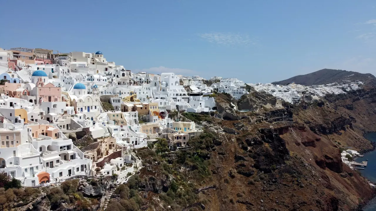 Santorini Shaken: Seismic Surges Threaten Tourism Paradise