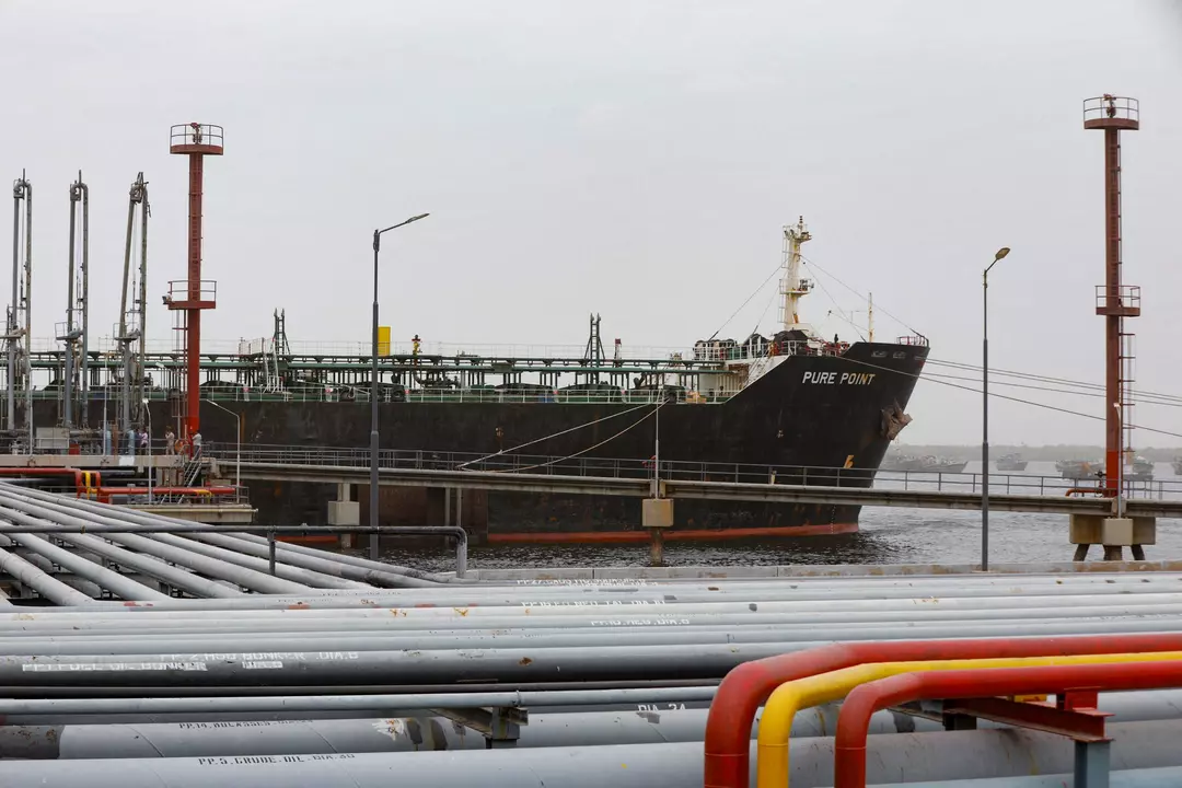 Navigating Sanctions: The Global Oil Trade’s Adaptation to U.S. Restrictions on Russian Exports